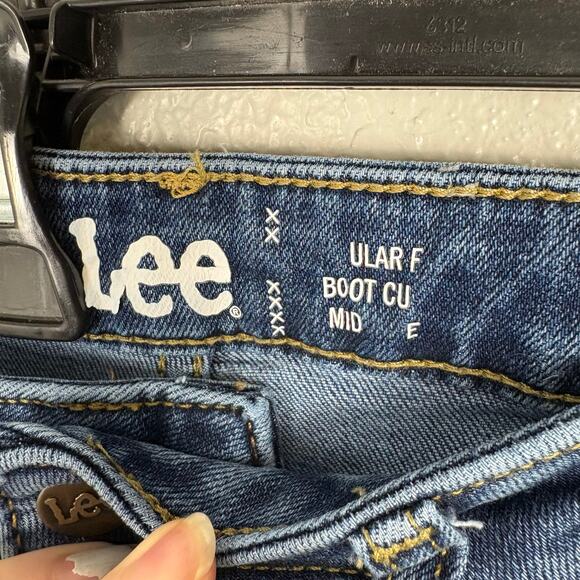 Lee Size 10P 10 Petite Mid Rise Bootcut Medium Wash Denim Flare Jeans Zipper Fly - Picture 4 of 6